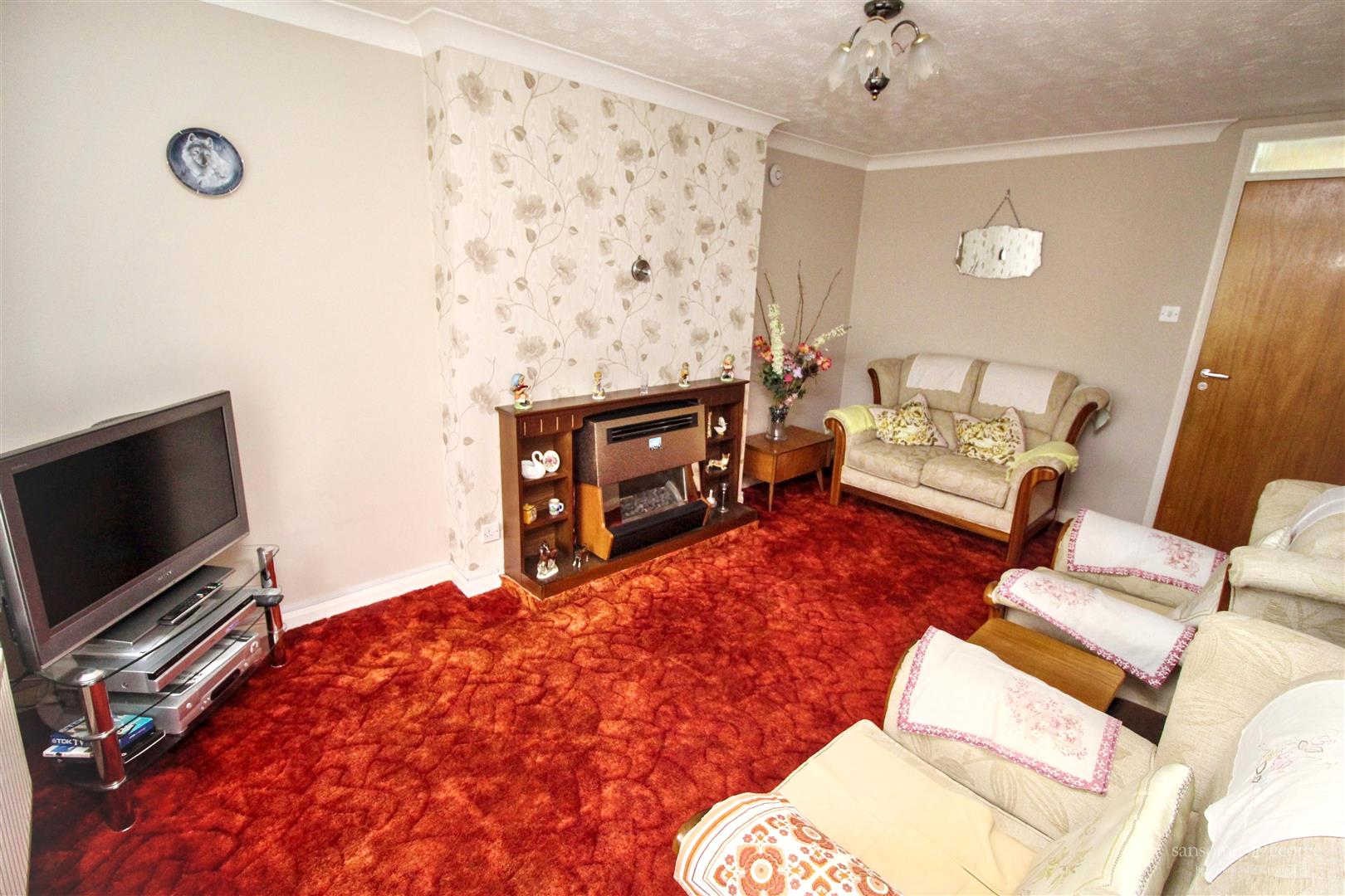 2 bed property in Derrick Close, Reading